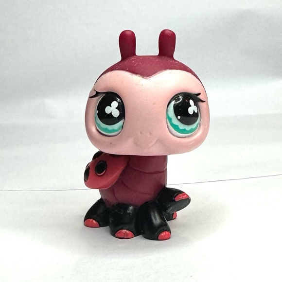 Hasbro Littlest Pet Shop (LPS) RETIRED Ladybug #629, Blue Magnet - Picture 1 of 10